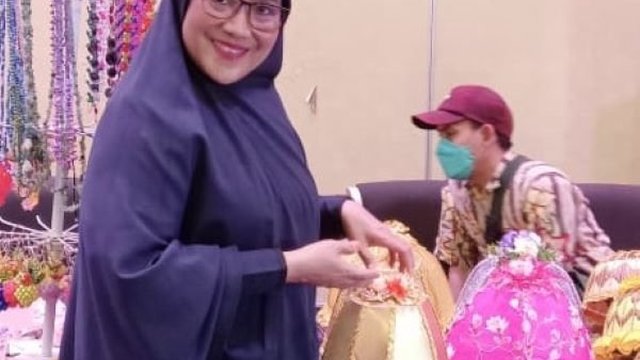 Rajin Ikut Pelatihan, Lies Herawati Bangun Usaha Kerajinan Bosara di Makassar