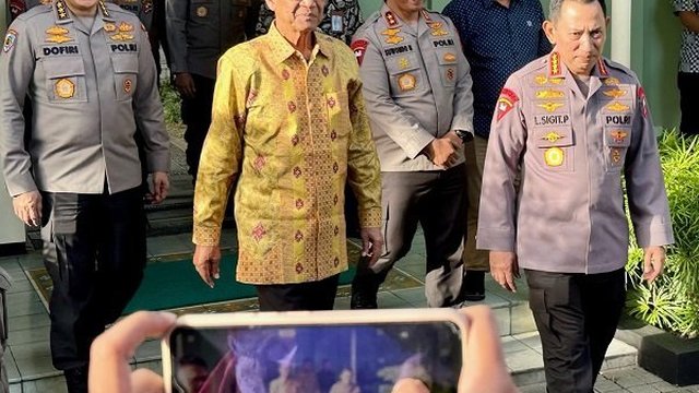 2,5 Jam Kapolri Pertemuan Tertutup dengan Sultan, Ini yang Dibicarakan