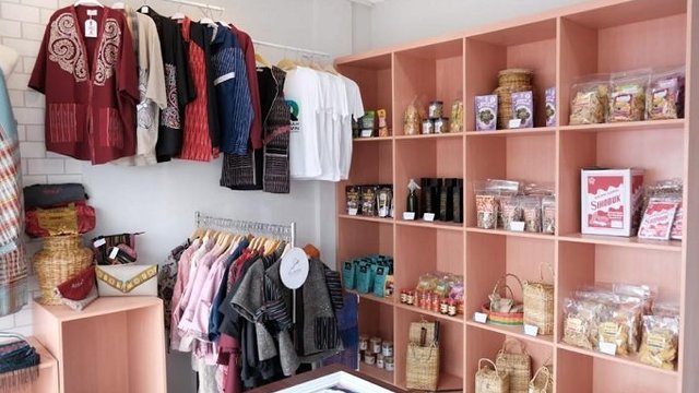 Rumah BUMN Bantu Promosikan Keunikan Sepatu dan Sandal Rajut dari Tarutung