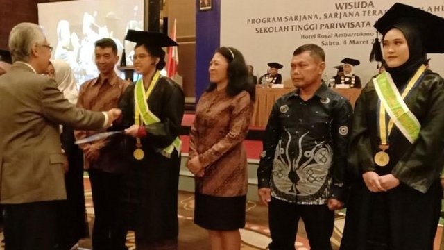 Lulusan Sekolah Pariwisata Dituntut Terus Berinovasi dan Mengembangkan Diri