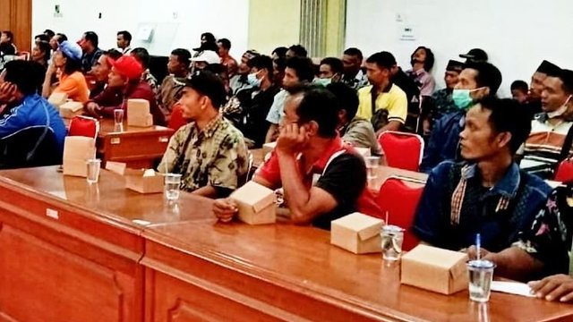 Petugas Lapangan dan Tukang Ikut Sosialisasi Padat Karya Infrastruktur