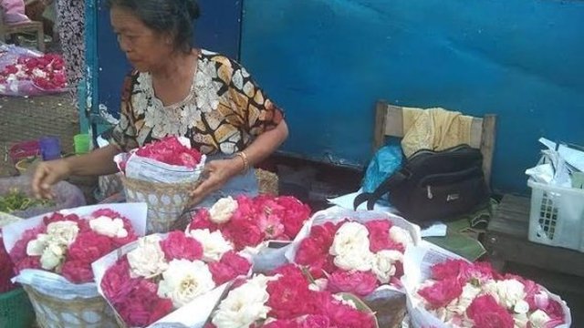 Imbas Erupsi Merapi, Harga Bunga Tabur Melambung