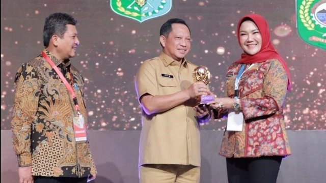 Kabupaten Klaten Raih Penghargaan Universal Health Coverage    