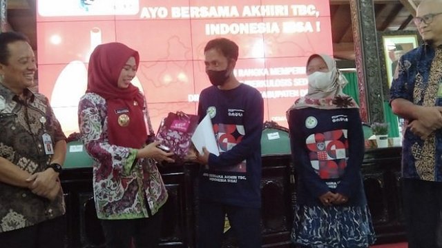 Sembuh, 19 Pasien TB MDR Peroleh Penghargaan