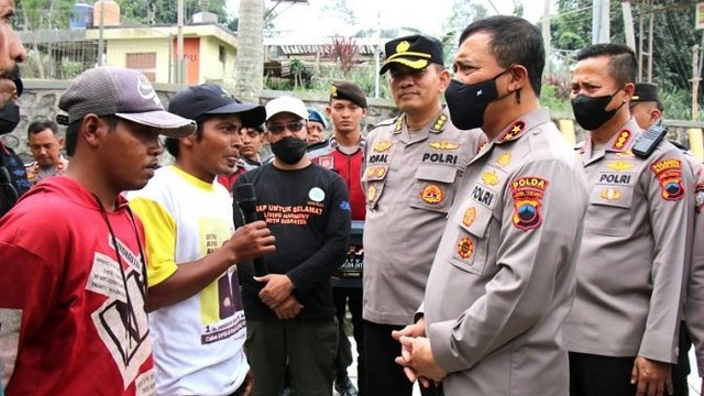 Kapolda Jateng Berjanji Bantu Warga Pulihkan Lahan Pertanian Pasca Erupsi Merapi