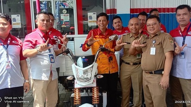 Dukung Program Literasi, JNE Serahkan Kendaraan Perpusling di Wonogiri