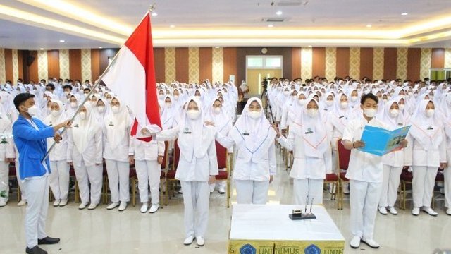  559 Mahasiswa Unimus Ikuti "Capping Day"