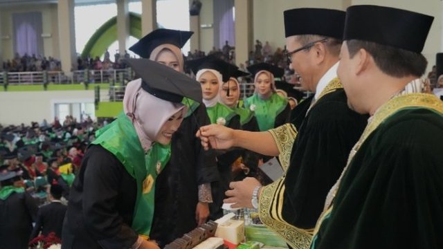 6 Mahasiswa Internasional Ikut Diwisuda di Unissula