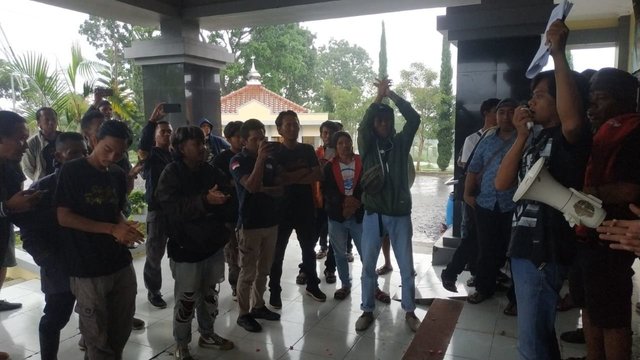Pemuda Kemuning Tolak Alih Fungsi Lahan Merusak Kebun Teh