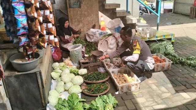 Polsek Kranggan Cek Ketersediaan Barang dan Stabilitas Harga Sembako