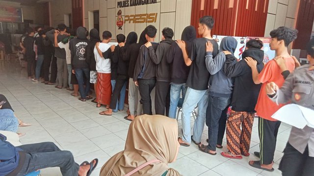 Sedang Marak 'Perang Sarung' Polisi Gagalkan Tawuran Antar Pelajar Karanganyar