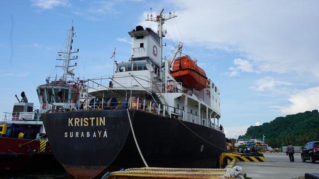 Usai Terbakar, Kapal MT Kristin Kini Bersandar di Pelabuhan PDS Lombok