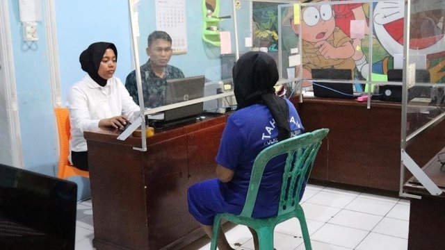 Janda Tanpa Suami Melahirkan, Bayi Dibuang