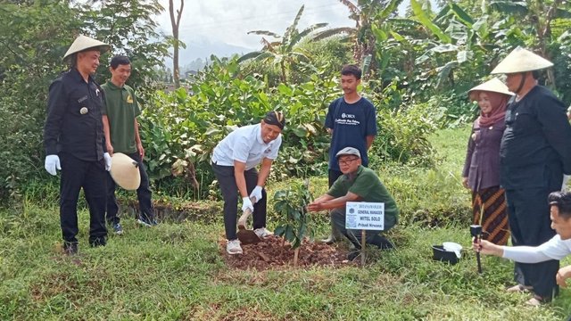 Pegiat Lingkungan Ajak CSR Korporat Tanam 10 Ribu Bibit Pohon di Lereng Lawu