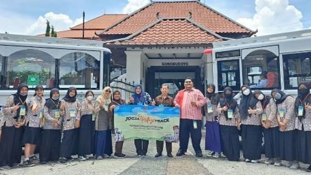 Rombongan Rempustra Ikut Program Jogja Heritage Track