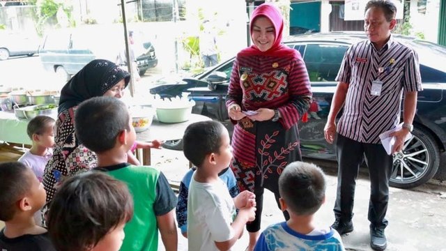 Bupati Klaten Bagi Takjil di Panti Asuhan