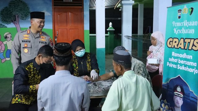 Polres Sukoharjo Gelar Pemeriksaan Kesehatan Gratis Jamaah Salat Tarawih