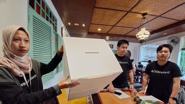 Perusahaan di Tangerang Kenalkan Kotak dan Bilik Suara Pemilu 2024 dari Plastik