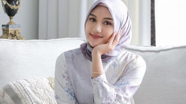 Erina Gudono Kian Cantik Saat Kenakan Hijab