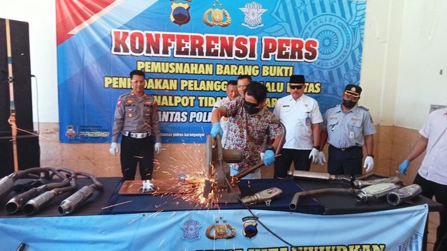 Susah Payah Menabung Beli Knalpot Brong, Malah Dihancurkan Sendiri