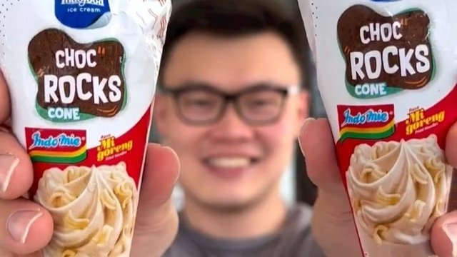 Choc Rocks Cone Es Krim Rasa Indomie Goreng Langsung Viral, Cuma Segini Harganya