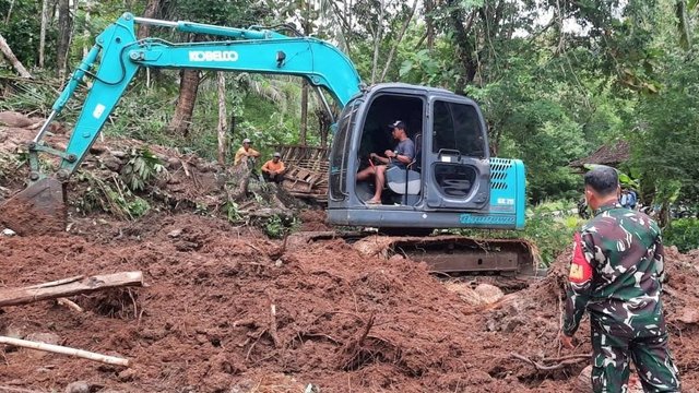 Tebing Setinggi 6 Meter di Kajor Wetan Longsor
