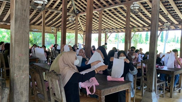 Srikandi Ganjar Gandeng Milenial DIY Ciptakan Motif Baru Shibori