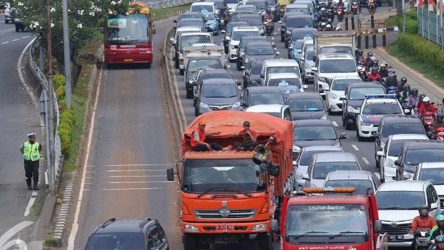 Pembatasan Truk Sumbu 3 Saat Arus Mudik Dianggap Kemunduran