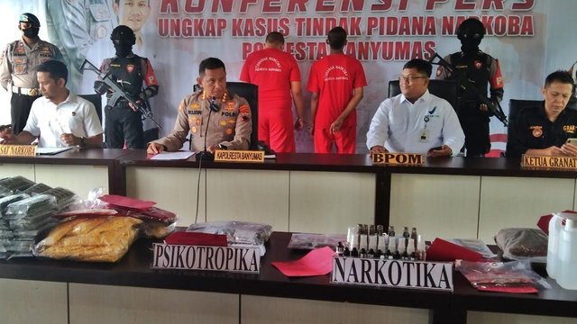 Polisi Grebek Home Industri Tembakau Gorila