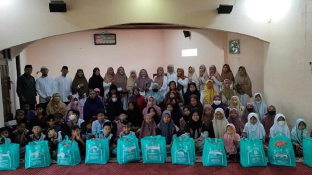 Yayasan Arridho Nur Fatahilah, Berbagi Tali Asih pada Santri dan Wali