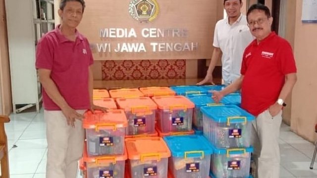Bagikan Paket Lebaran, Kapolri Harap Kolaborasi Media Jateng dan Polri Tetap Terjaga