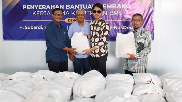 Jelang Lebaran, Subardi Tebar Ribuan Paket Sembako