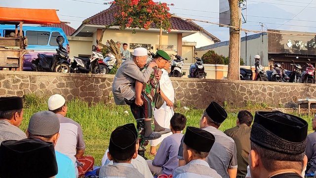 Idul Fitri 1444, Warga Bandongan shalat Ied di Lapangan