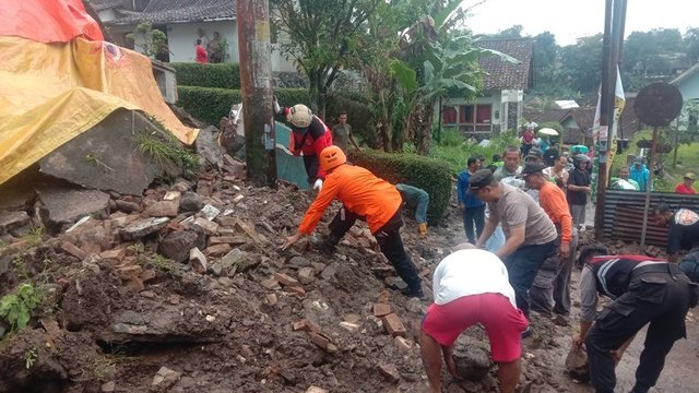 Longsor Landa Gelangan dan Wates Magelang