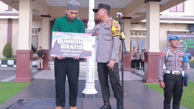 Haru..Akhir jabatan, Kapolres Klaten memberikan umrah gratis ke Masjid Marbot