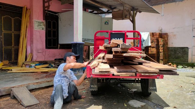 Kisah Sabar, Pengusaha Kayu Penyandang Disabilitas Dibantu Antasena Makin Berkembang