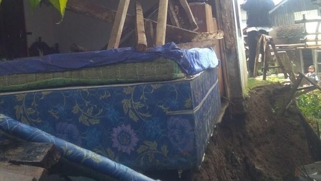 BPBD dan PMI Temanggung Salurkan Bantuan untuk Korban Banjir Tambahrejo