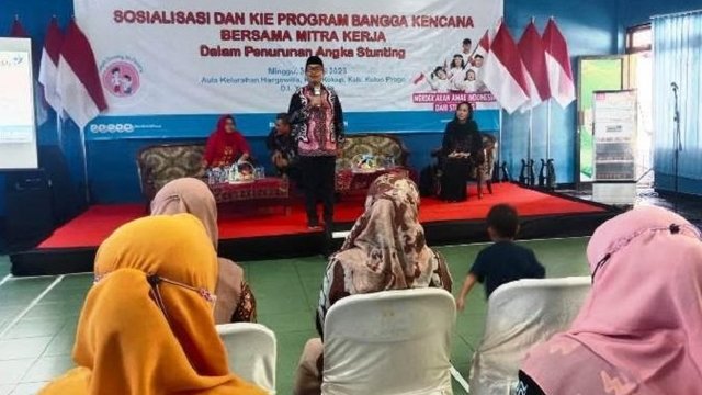 Dokter Hasto Kampanye Stunting di Perbukitan Menoreh