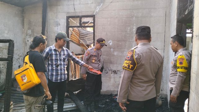 Trenyuh..Rumah Guru Honorer Terbakar di Hari Pendidikan