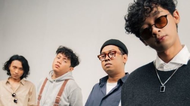 Forever, Lagu Baru Coldiac Serasa di Pantai