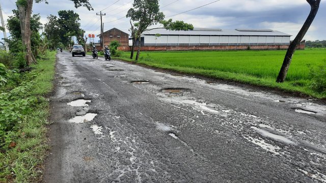 Jalan Rusak di Daerah, Warga Bisa Lapor ke Pak Jokowi