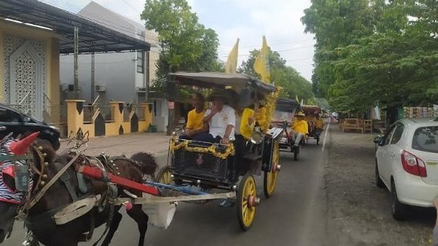 Arak-arakan Naik Dokar, Partai Golkar Sragen Daftarkan 50 Bacaleg