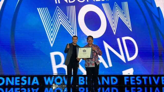 JNE Raih Penghargaan Gold Champion Kategori Courier Service Indonesia WOW Brand 2023 
