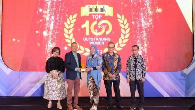 Direktur Kepatuhan Bank BPD DIY Raih Penghargaan Infobank