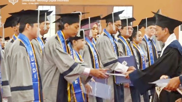 Wisuda Sarjana dan Magister UTDI, Cetak Ahli IT Profesional dan Berintegritas