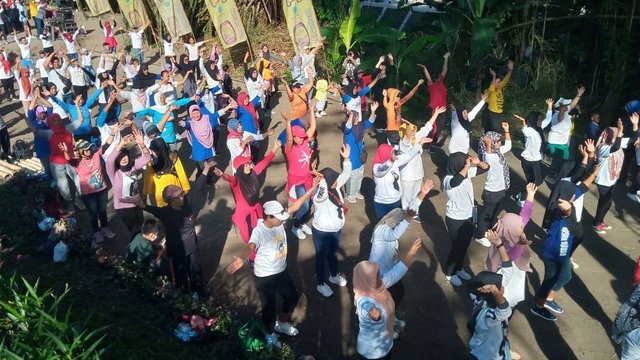Senam Sak Obahe Meriahkan Taman Puspa Gading