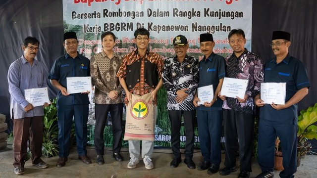 YGSI Bantu Material 5 Kalurahan di Nanggulan