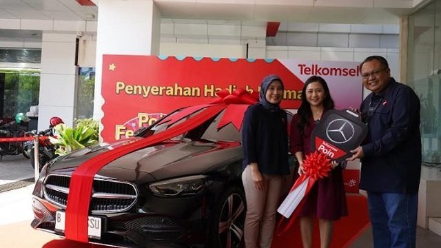 Telkomsel Poin Festival 2022, IRT Asal Semarang Bawa Pulang Mobil Mercedes-Benz C200