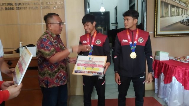 Peraih Medali Emas Wushu SEA Games 2023 Terima Tali Asih
