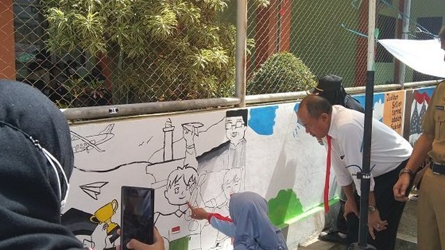 Lomba Lukis Dinding Ekpresikan Impian Ratusan Siswa Banyumas